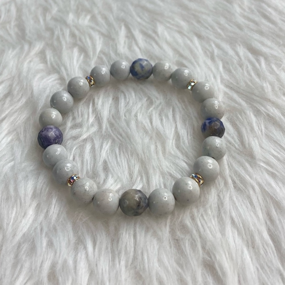 Snowy Whispers Bead Bracelet